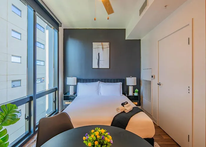 Dt High-rise Parking Included Pool Gym *