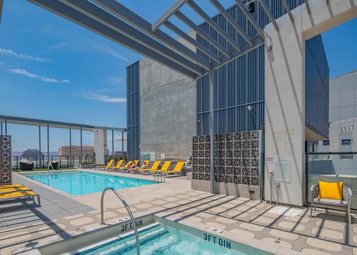 Dt High-rise Parking Included Pool Gym